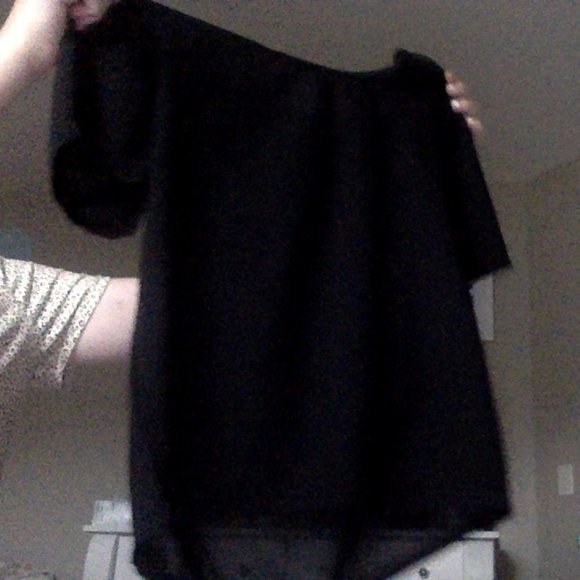 almost mesh top - Picture 1 of 4